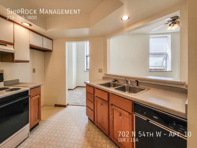 Building Photo - 702 N 54th Ave W