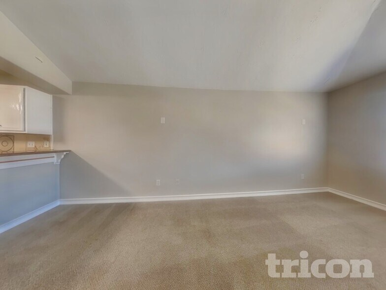 Building Photo - 29418 Fox River Dr