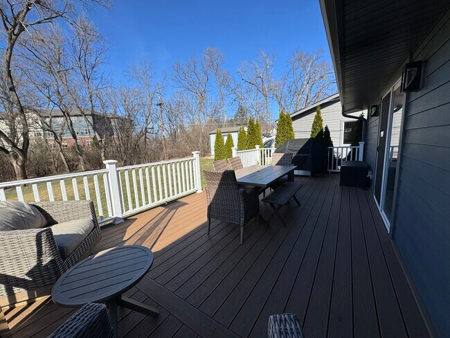 Building Photo - 2 W Ridge Ave