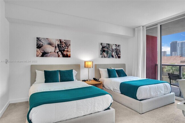 Building Photo - 2602 E Hallandale Beach Blvd
