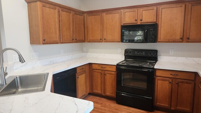 Building Photo - 1574 Kessler Ave