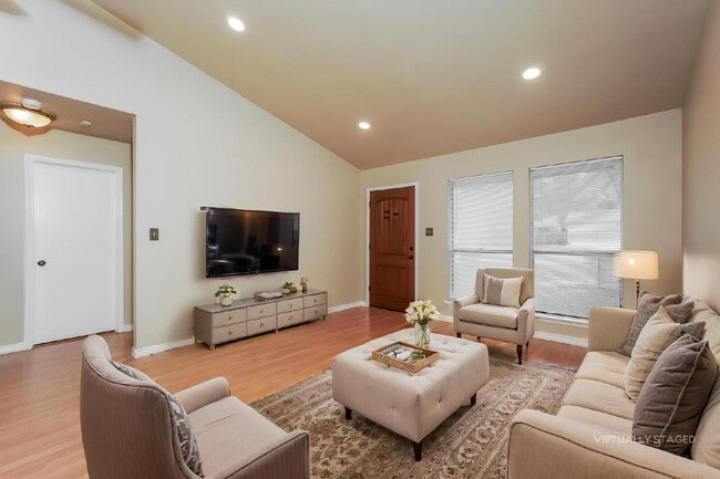 Building Photo - "Charming 3-Bedroom San Antonio Home with Cozy Fireplaces & Ample Storage!"