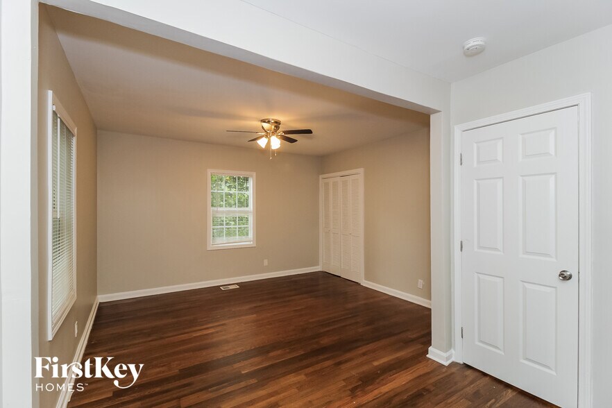 Building Photo - 476 Rigby St NE