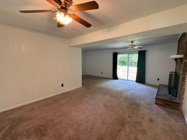 Building Photo - Move in Ready!