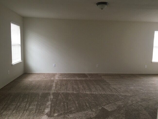 Building Photo - Texas Sized Home 5/3/2
