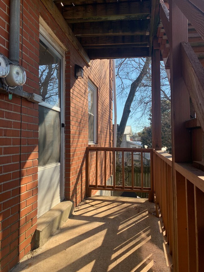 Building Photo - College Street Apartments