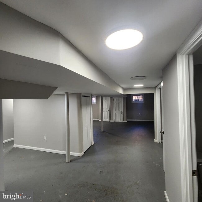 Building Photo - 6512 Hansford St