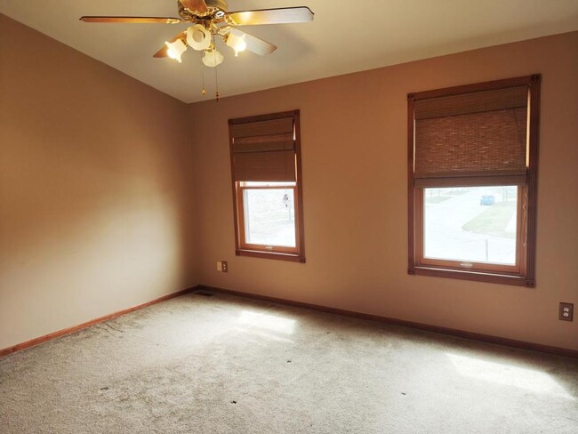 Building Photo - 43782 Nowland Dr