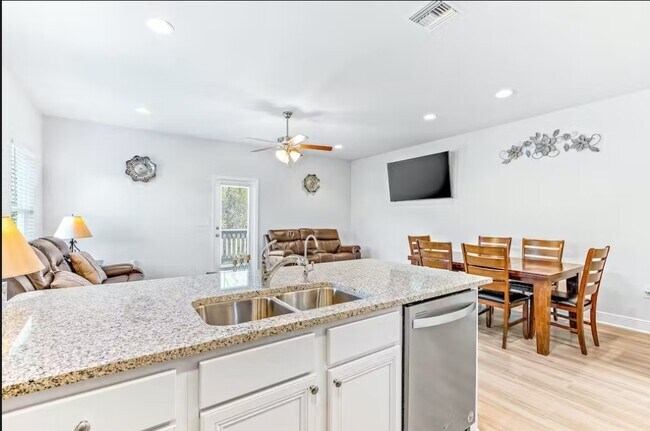 Building Photo - 7597 Shadow Lake Dr