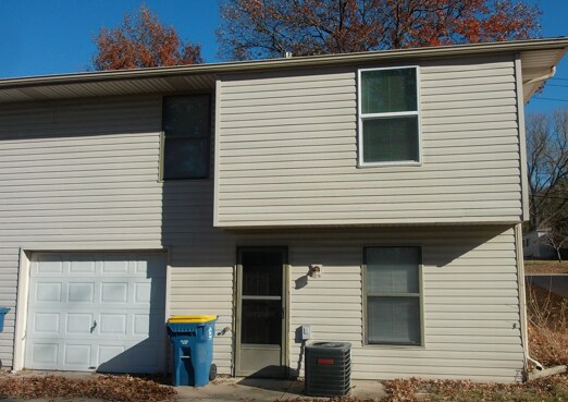 Building Photo - Fully rehabbed duplex with 3 bedrooms and 2 baths in Sugar Creek, MO