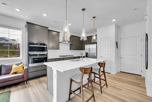 Building Photo - Sterling Ranch 3bed 3bath - like NEW!