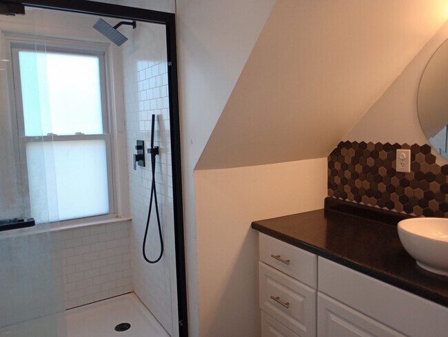 Building Photo - 3 Bedroom, 3 Bath Single Family Home for Rent