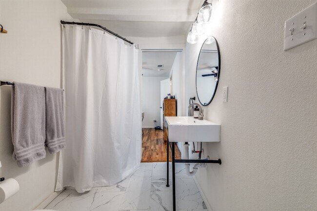 Building Photo - 5415 Dartmouth Ave