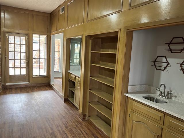 Building Photo - 406 Rockgate Ct