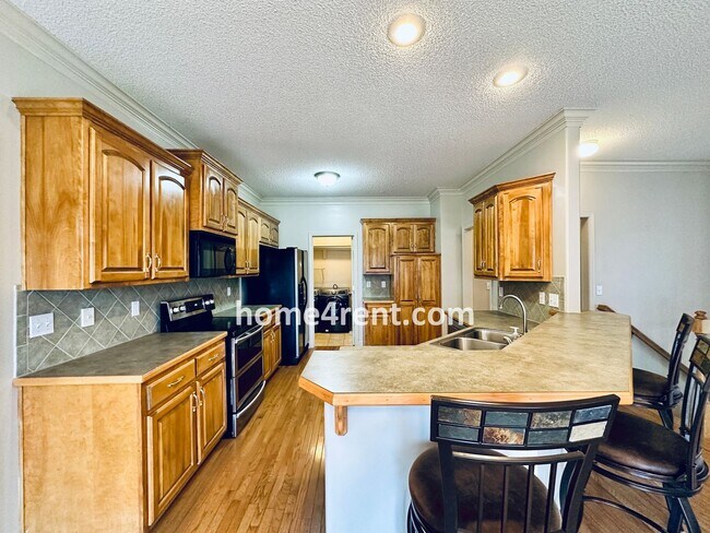 Building Photo - Maintenance Free! Main level Master, Finished Basement and Wood Floors in the Kitchen! *Brand New...