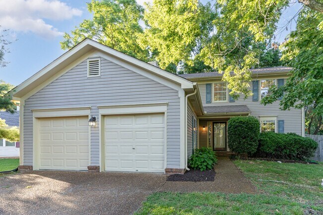 Building Photo - Beautifully maintained and move-in ready 3BR/2.5BA