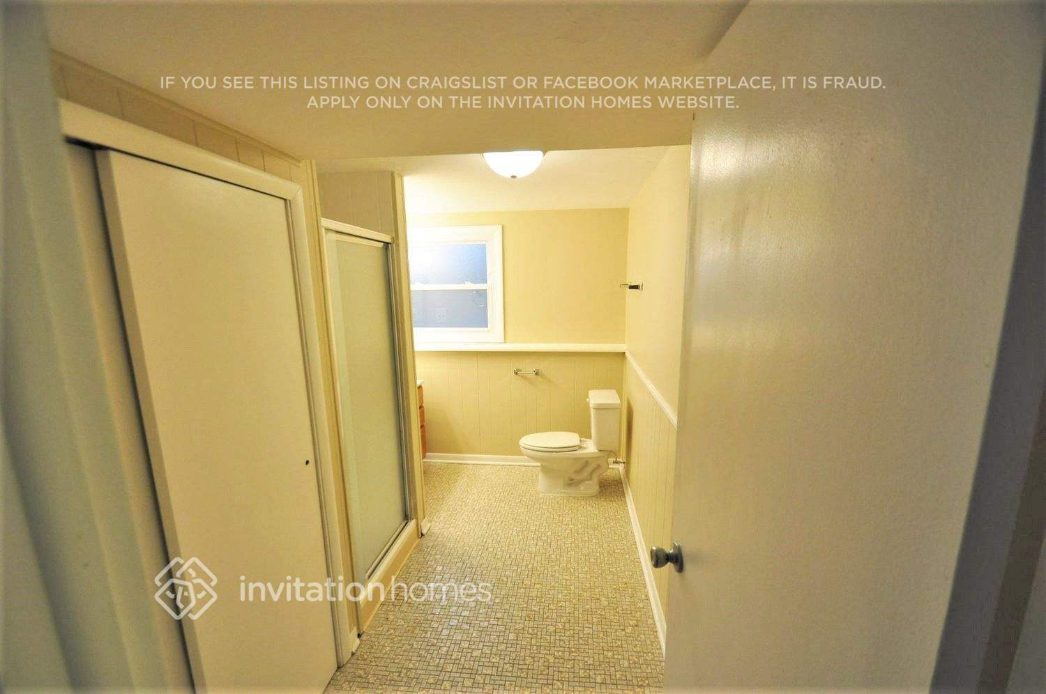 Building Photo - 15238 Ridgeland Ave