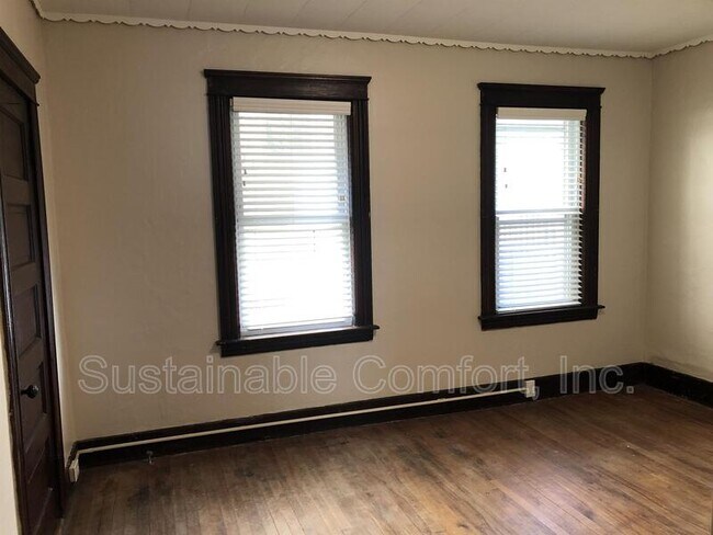 Building Photo - 12 Creston St