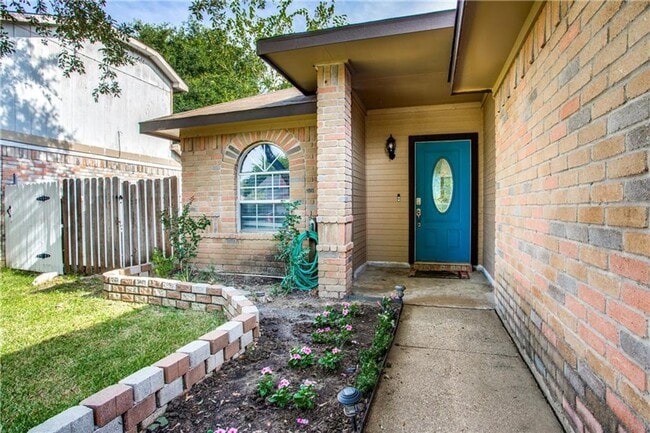 Building Photo - Beautiful Three Bedroom Home in Fort Worth!