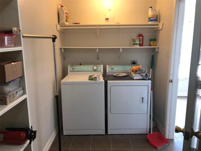 Building Photo - 5718 Silas Creek Ct