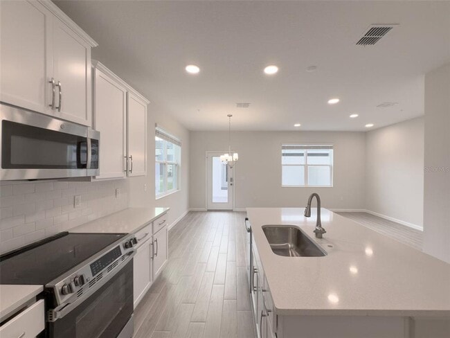 Building Photo - 640 Pothos St
