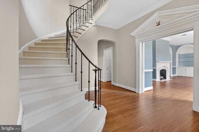 Building Photo - 5553 Little Falls Rd