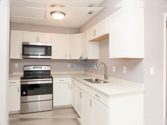 Building Photo - 2BR/1.5BA | Newly Renovated House Duplex | Private Backyard |  In International Peace Garden!