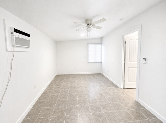 Building Photo - 240 1/2 E Beech Ave