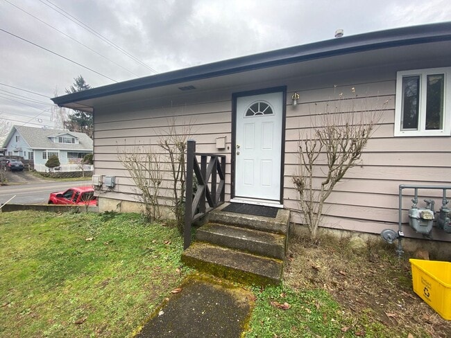 Building Photo - Charming 2 Bedroom with Attached Garage!