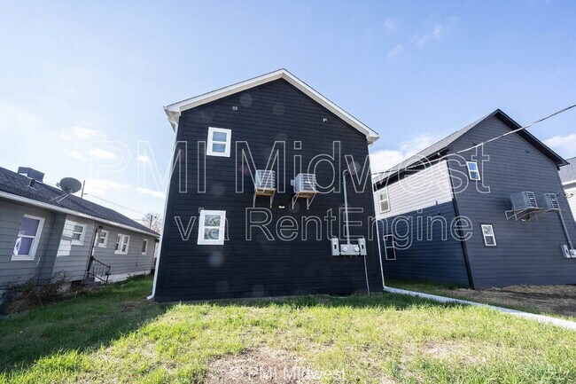 Building Photo - 2038 E Maryland St