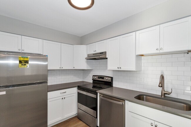 Building Photo - 542 Del Lago Dr