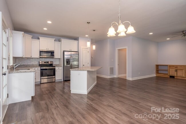 Building Photo - 6835 Ingleside Dr