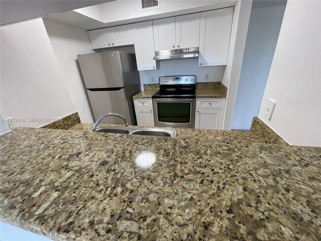 Building Photo - 4840 N State Rd 7