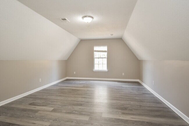 Building Photo - 5894 Keebler Dr