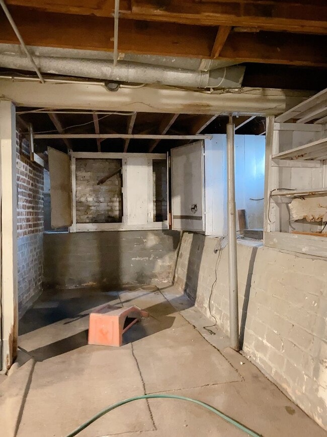 Building Photo - 2436 Laurel Ave N