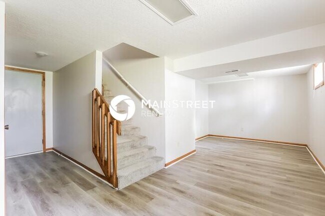 Building Photo - 3 Bedroom Pet-Friendly Home in LEES SUMMIT, MO with Main Street Renewal