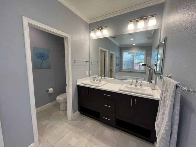 Building Photo - Newer single story home located in desirab...