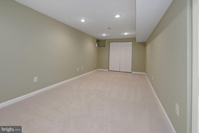 Building Photo - 1346 Rock Chapel Rd