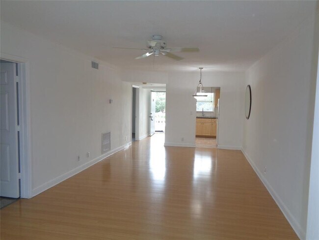 Building Photo - 4200 Crystal Lake Dr