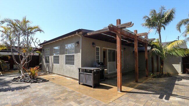 Building Photo - Beautifully Remodeled 3 Bed, 2 Bath Home i...