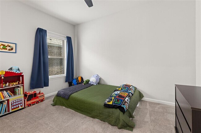 Building Photo - 5015 Walnut Grv Ln