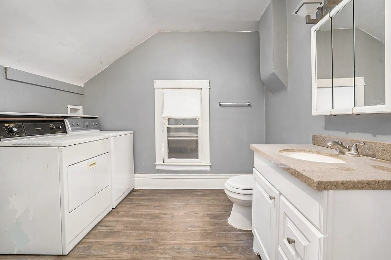 Building Photo - 823 Oakland Dr