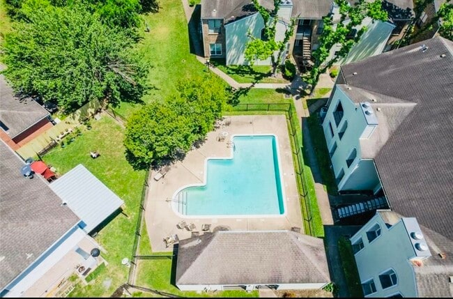 Building Photo - 6602 Harbor Town Dr