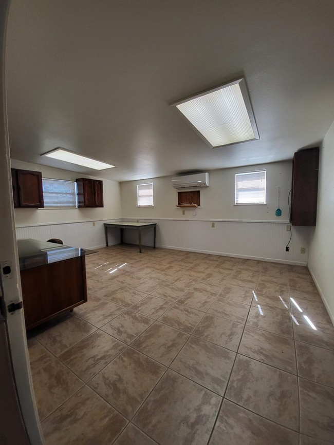 Building Photo - FOR LEASE!! Country Living