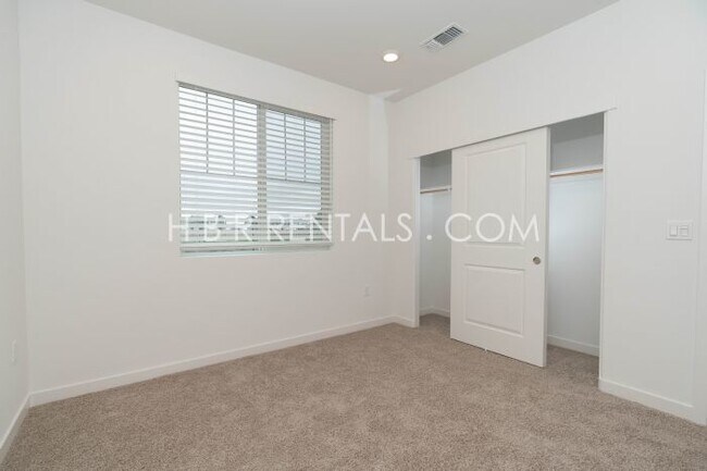 Building Photo - Charming 4-Bed, 3-Bath Home in Lathrop’s T...
