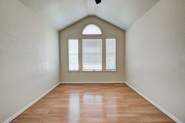 Building Photo - 2904 Canyon Oaks Ct