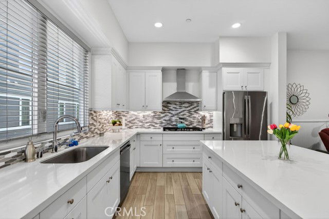 Building Photo - 985 Doheny Way