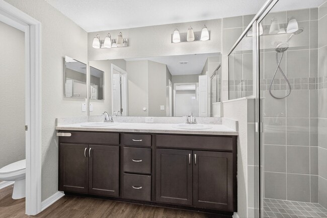 Building Photo - New Spacious 4 Bed - W/Amenities!