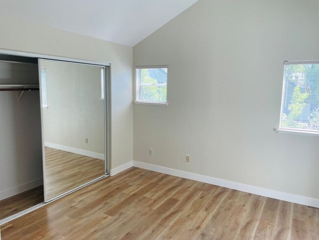 Building Photo - Wonderful 3 Bed 2.5 Bath Townhouse In Mountain View. Beautiful Vinyl Plank Flooring Installed Thr...