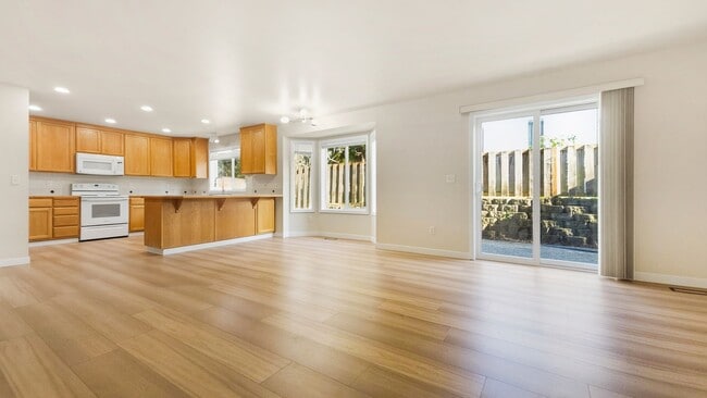 Building Photo - Spacious Mukilteo Duplex with Modern Upgrades